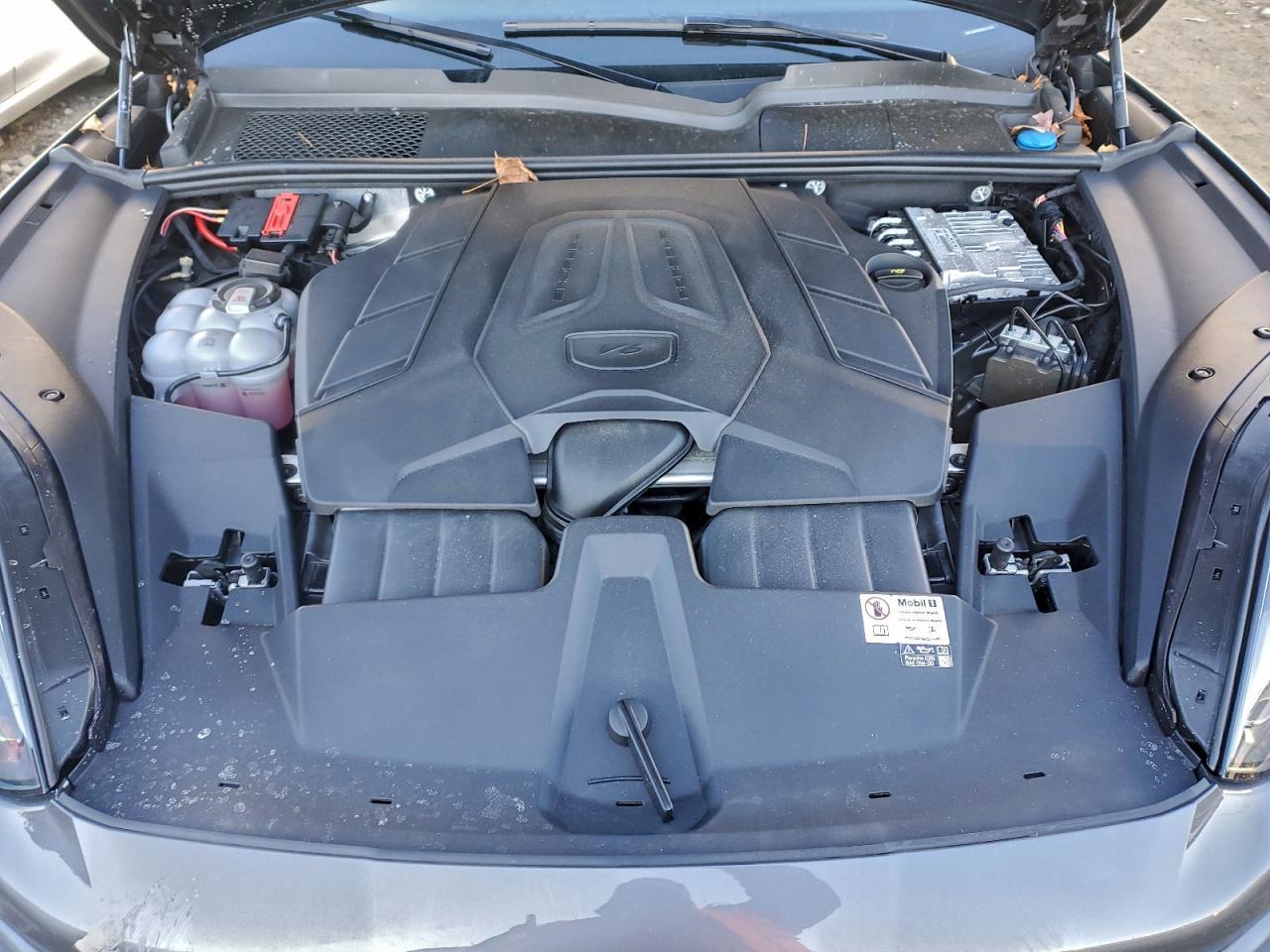 2024 PORSCHE CAYENNE