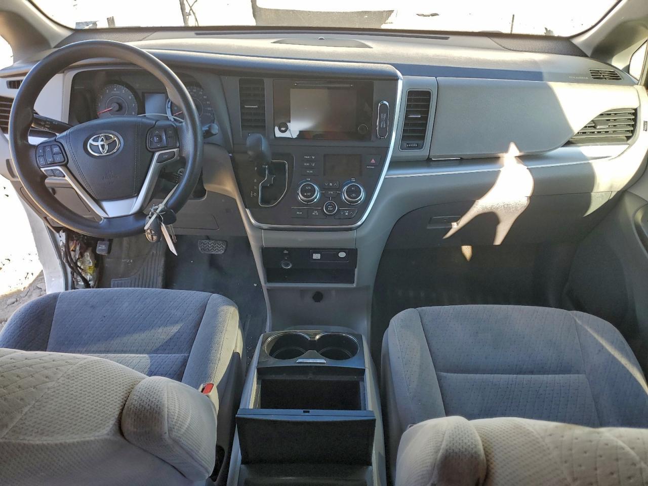 2015 TOYOTA SIENNA