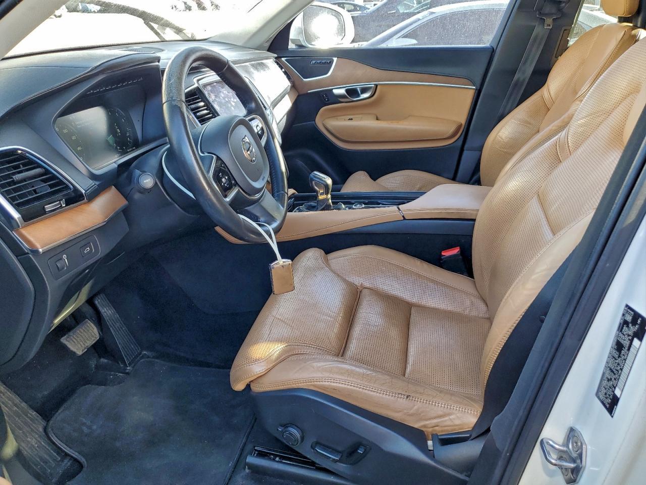 2016 VOLVO XC90