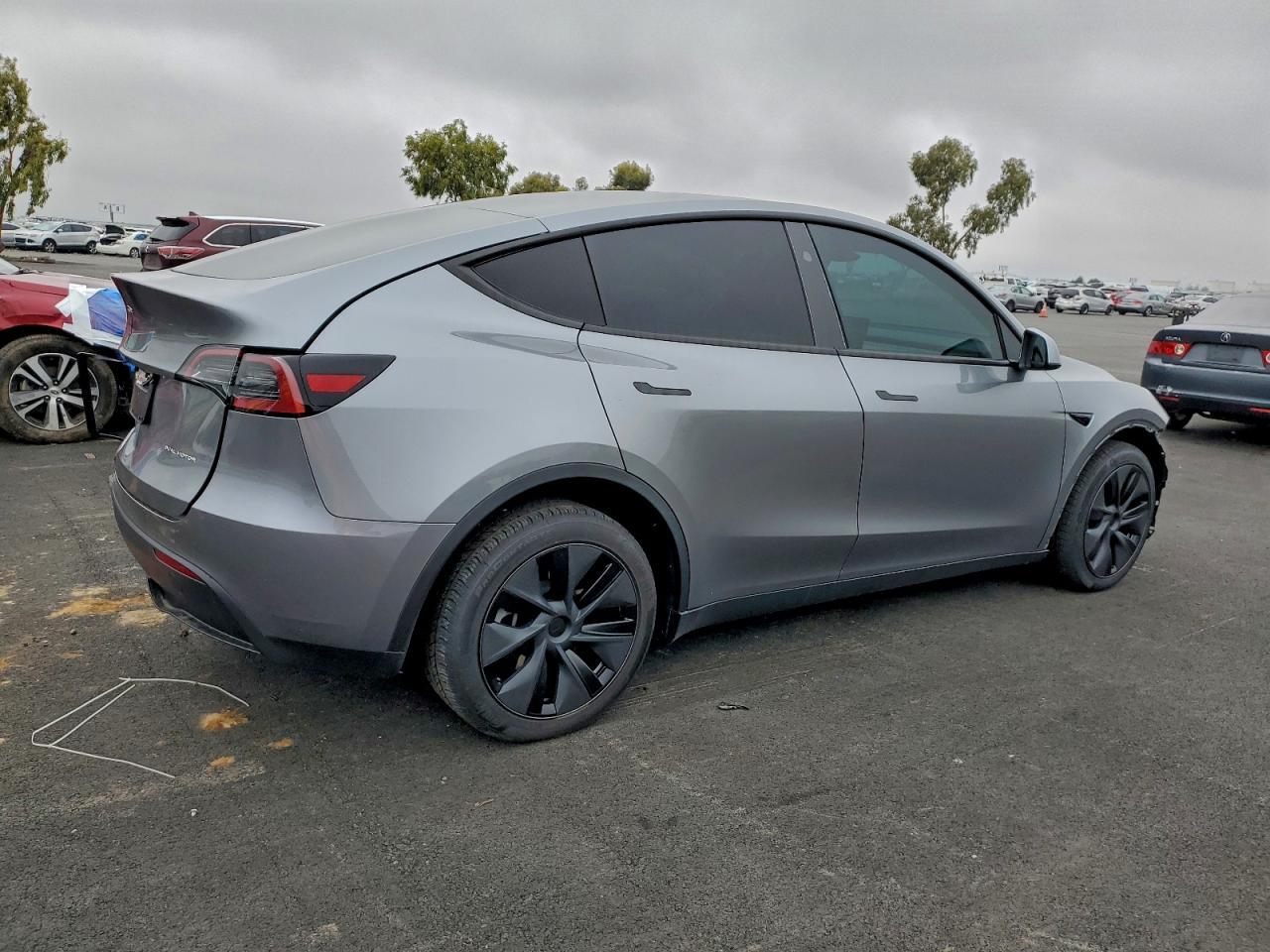 2025 TESLA MODEL Y