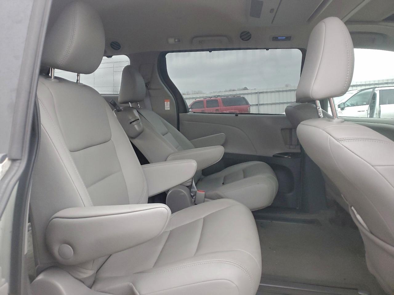 2018 TOYOTA SIENNA
