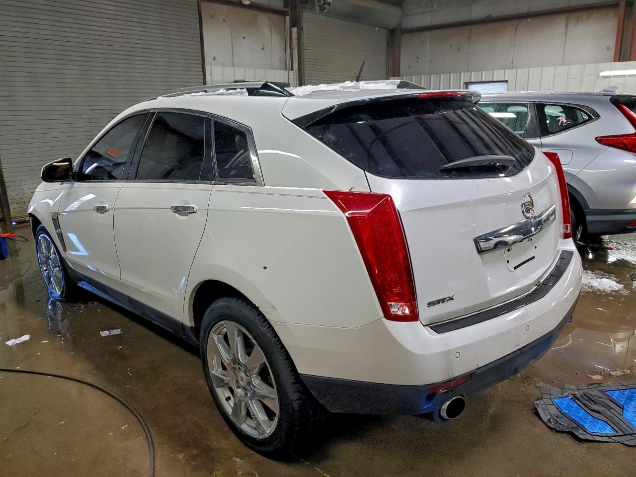 2010 CADILLAC SRX
