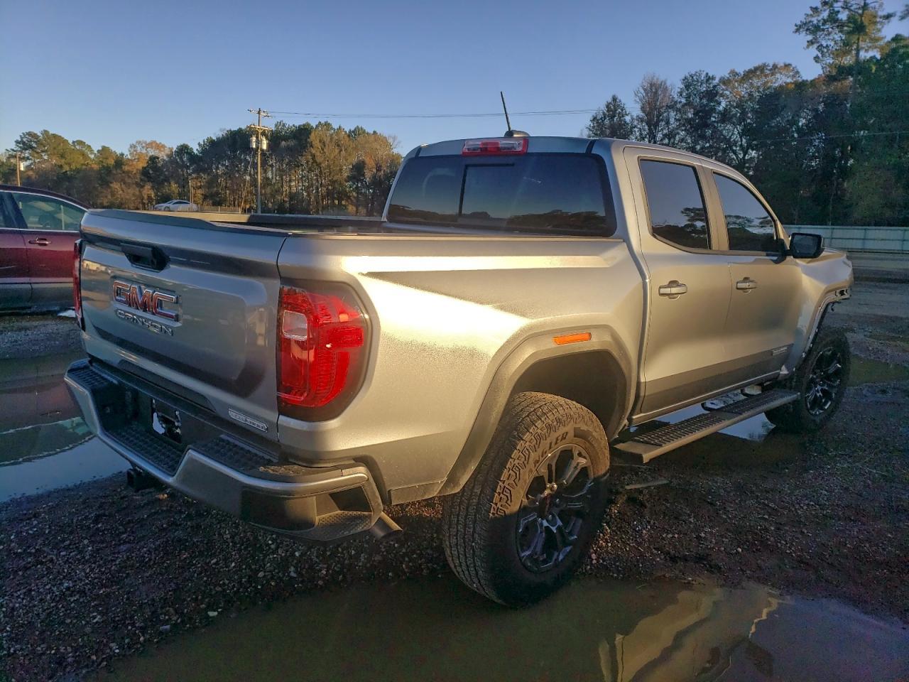 2024 GMC CANYON