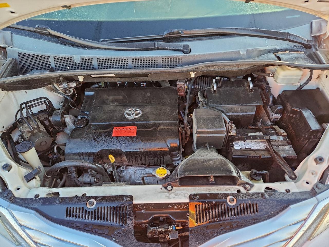 2011 TOYOTA SIENNA
