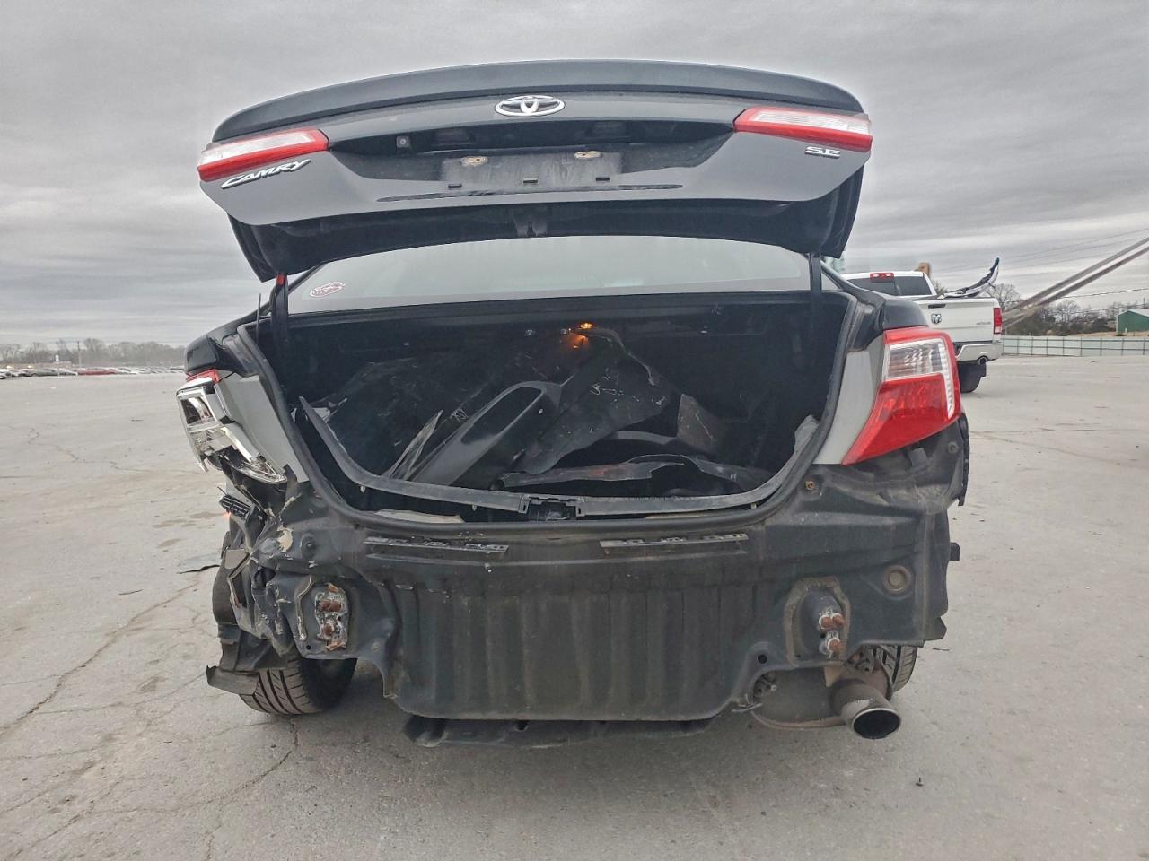 2014 TOYOTA CAMRY