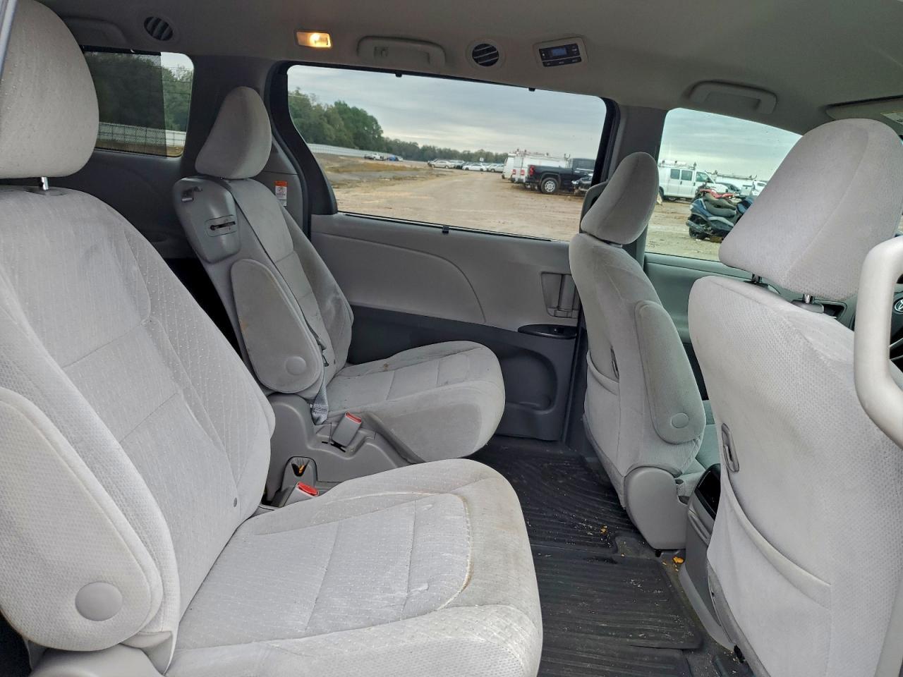 2016 TOYOTA SIENNA