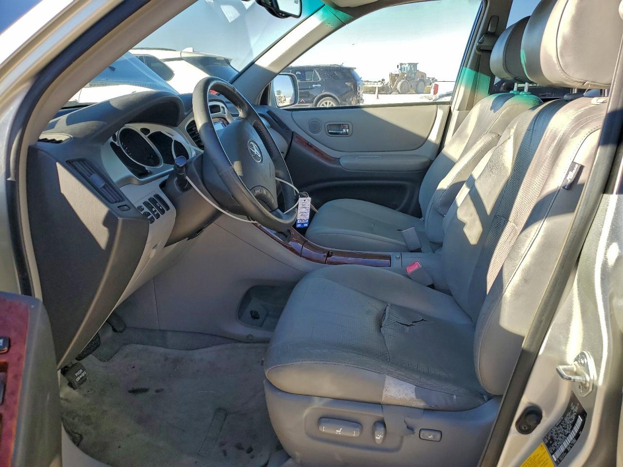 2004 TOYOTA HIGHLANDER
