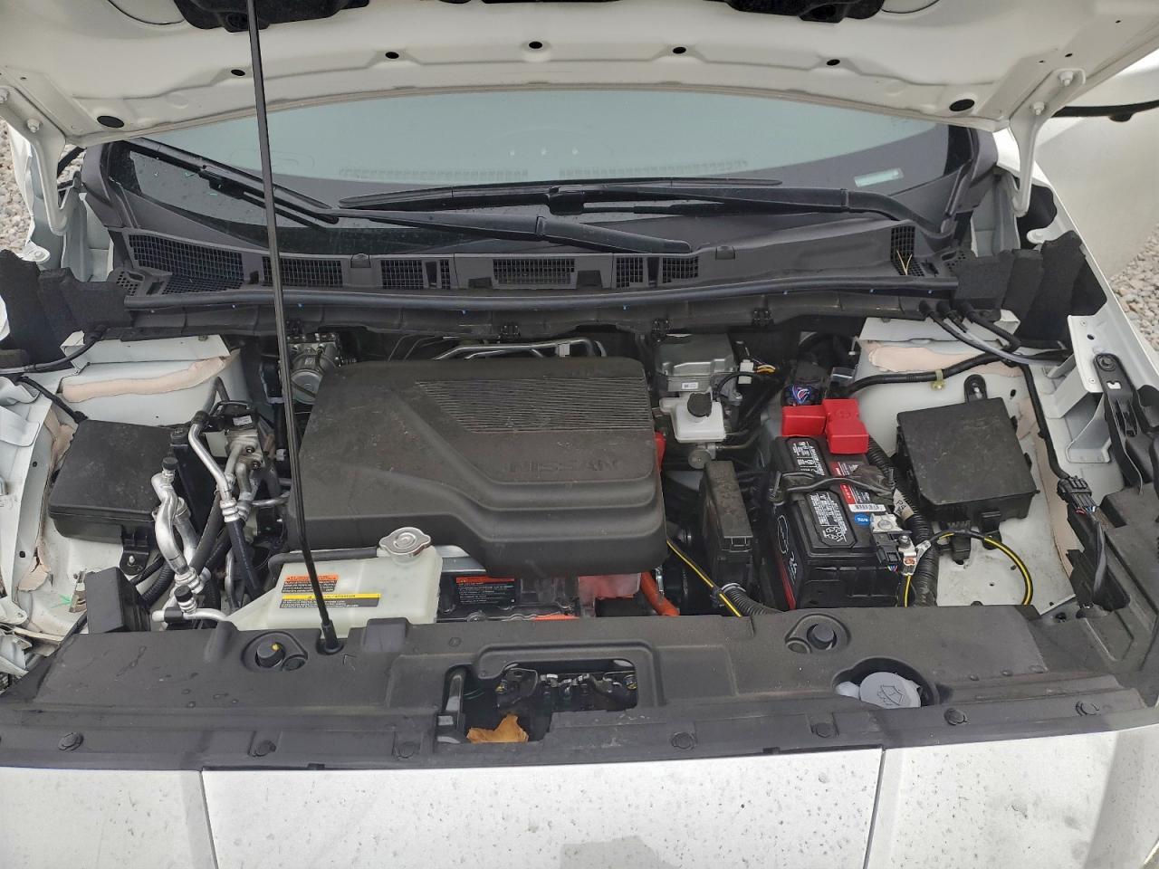 2025 NISSAN LEAF
