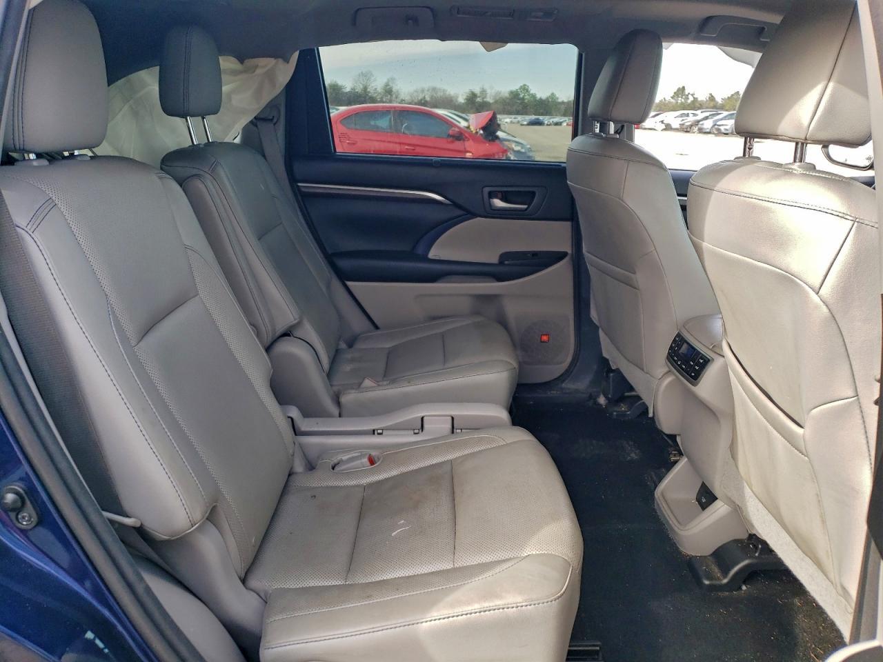 2016 TOYOTA HIGHLANDER