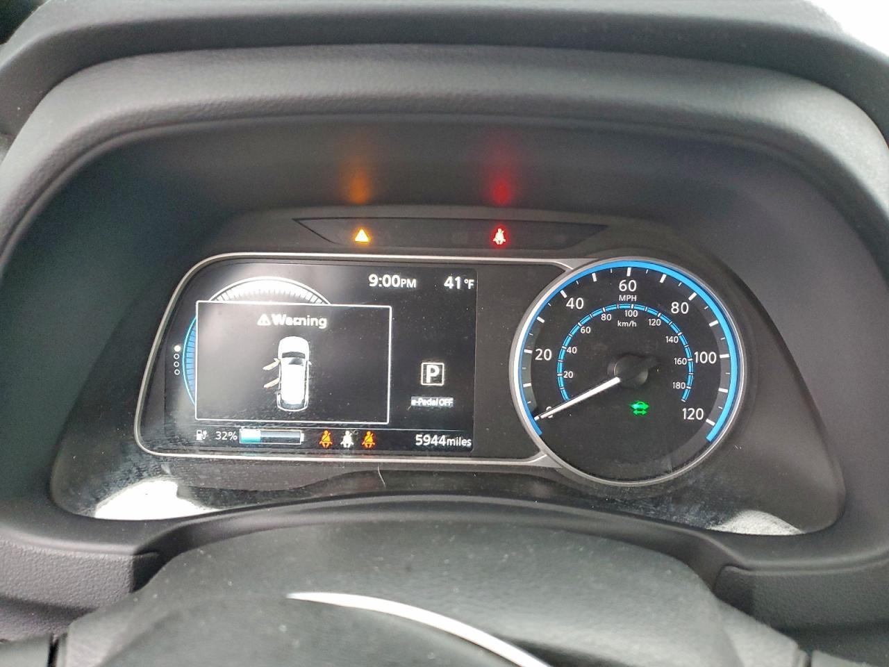 2025 NISSAN LEAF