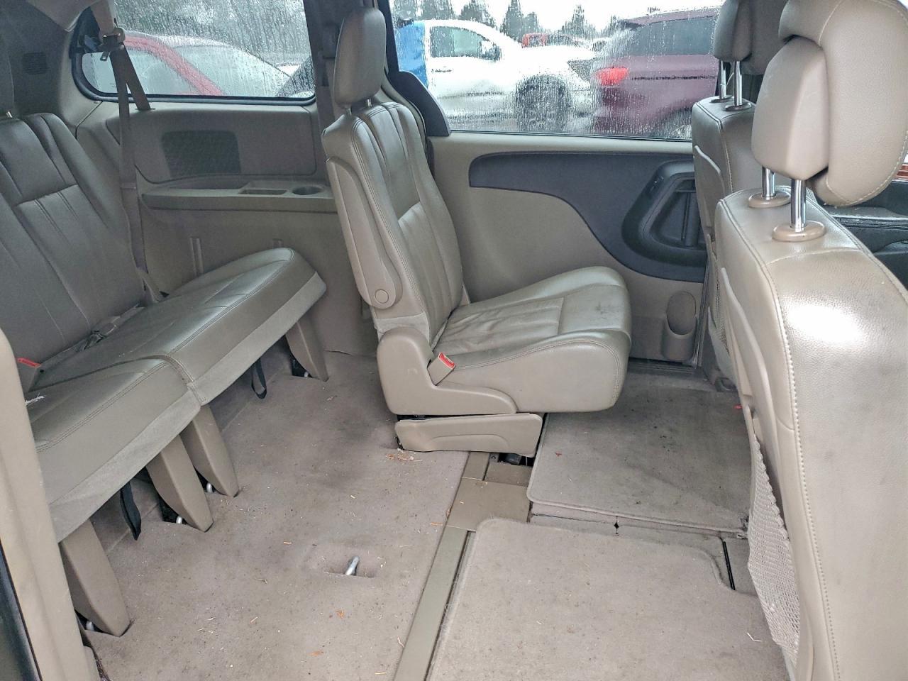 2012 CHRYSLER Town & Country