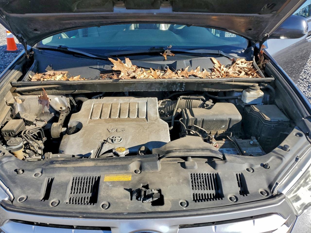 2011 TOYOTA HIGHLANDER