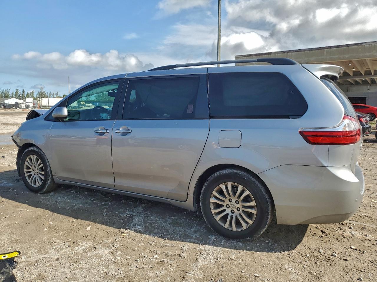 2015 TOYOTA SIENNA