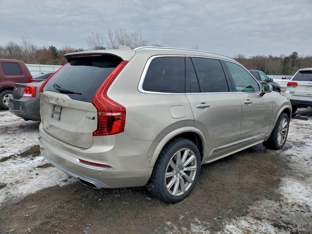 2016 VOLVO XC90