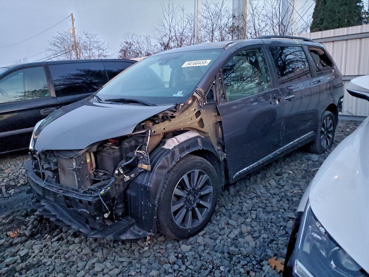 2019 TOYOTA SIENNA