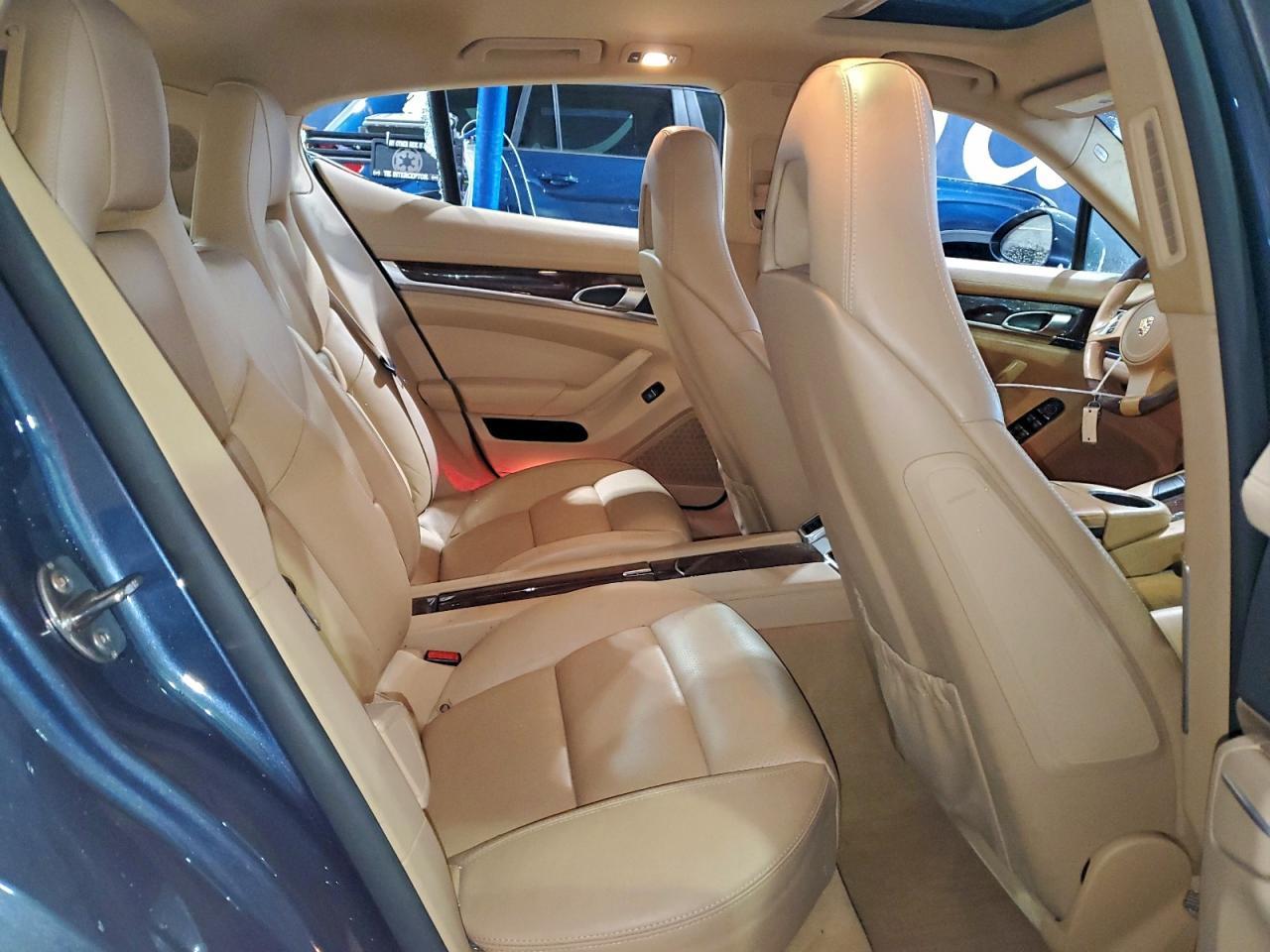 2010 PORSCHE Panamera