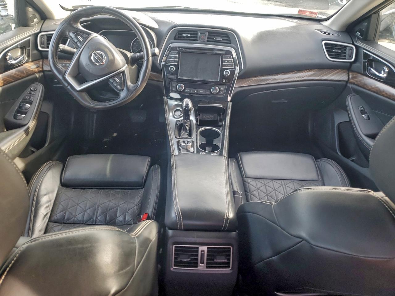 2017 NISSAN Maxima