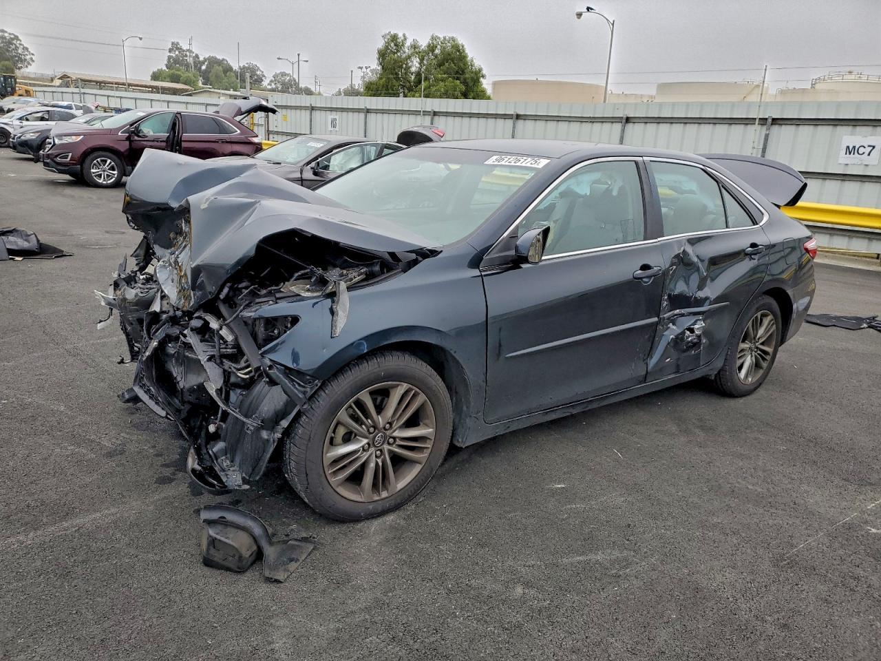 2016 TOYOTA CAMRY