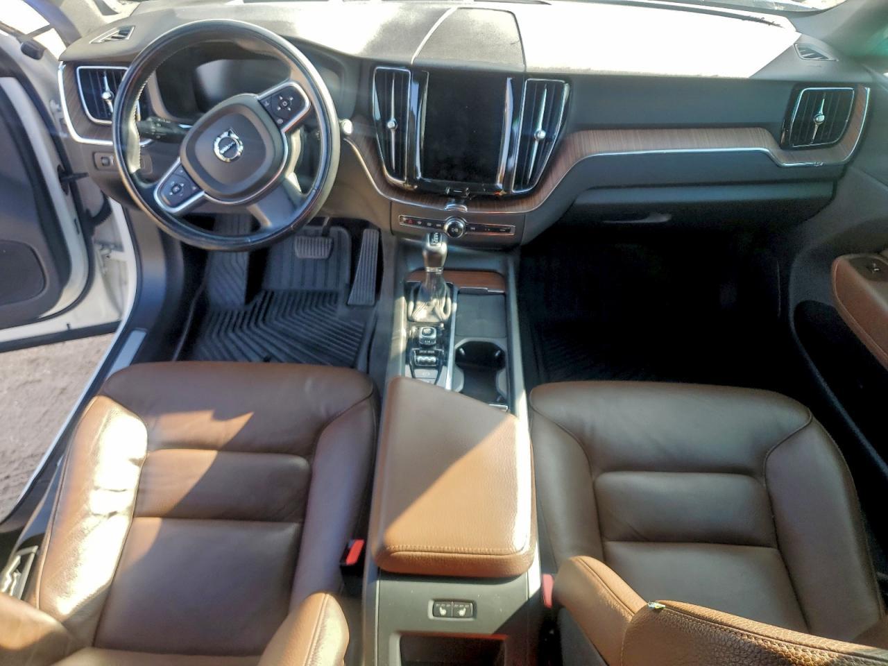 2021 VOLVO XC60