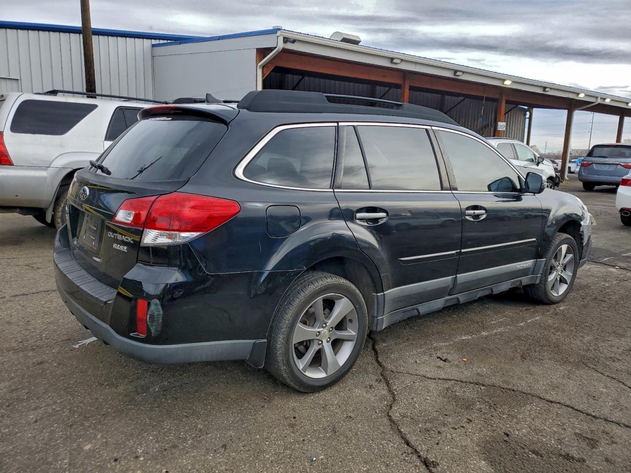 2013 SUBARU Outback