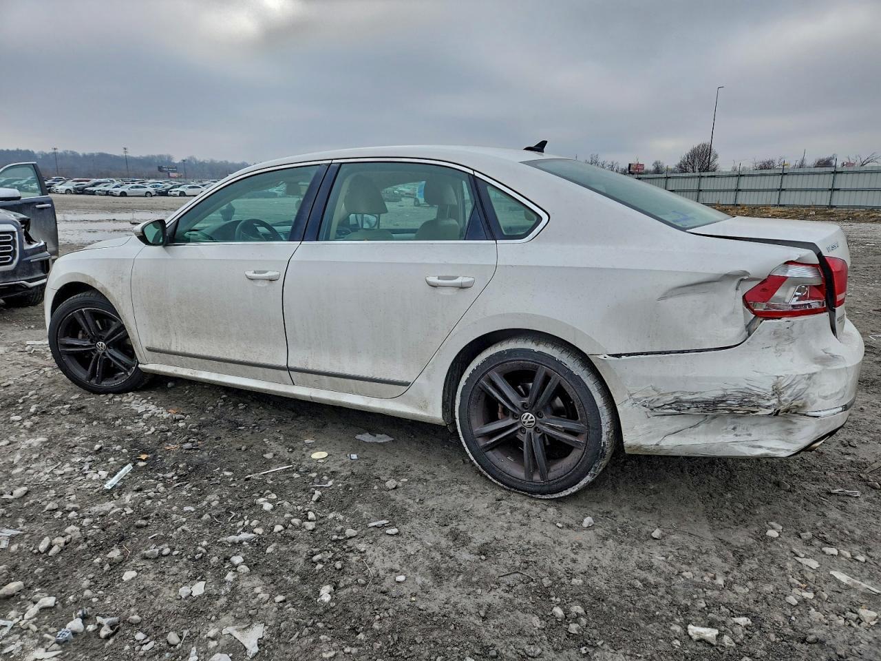 2012 VOLKSWAGEN Passat