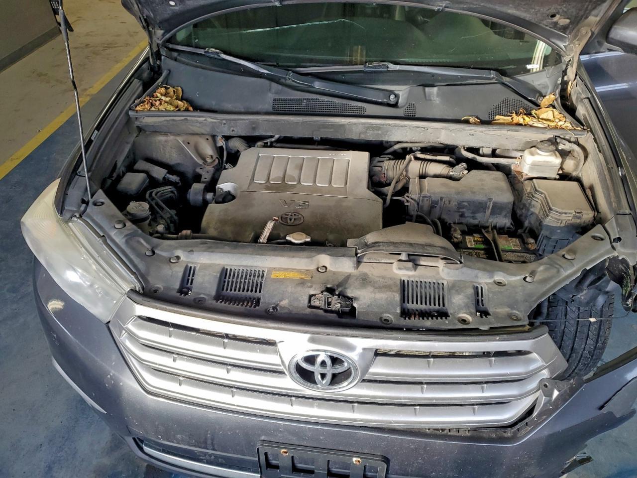 2011 TOYOTA HIGHLANDER