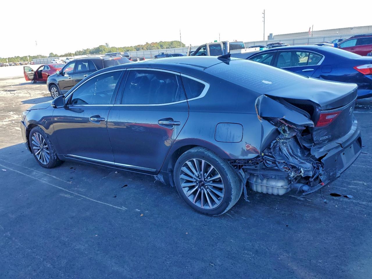 2017 KIA Cadenza
