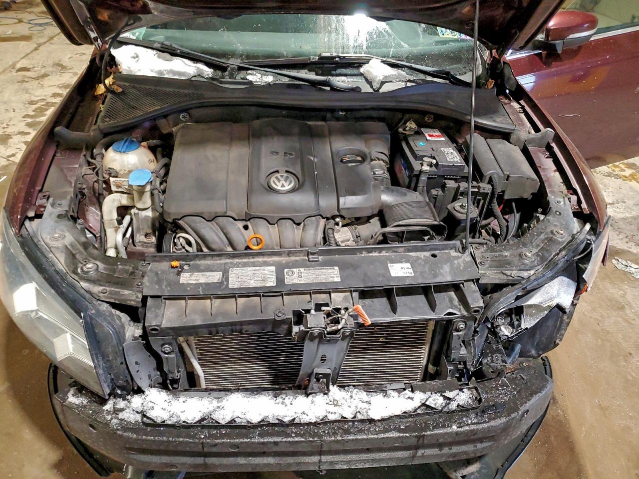 2013 VOLKSWAGEN Passat