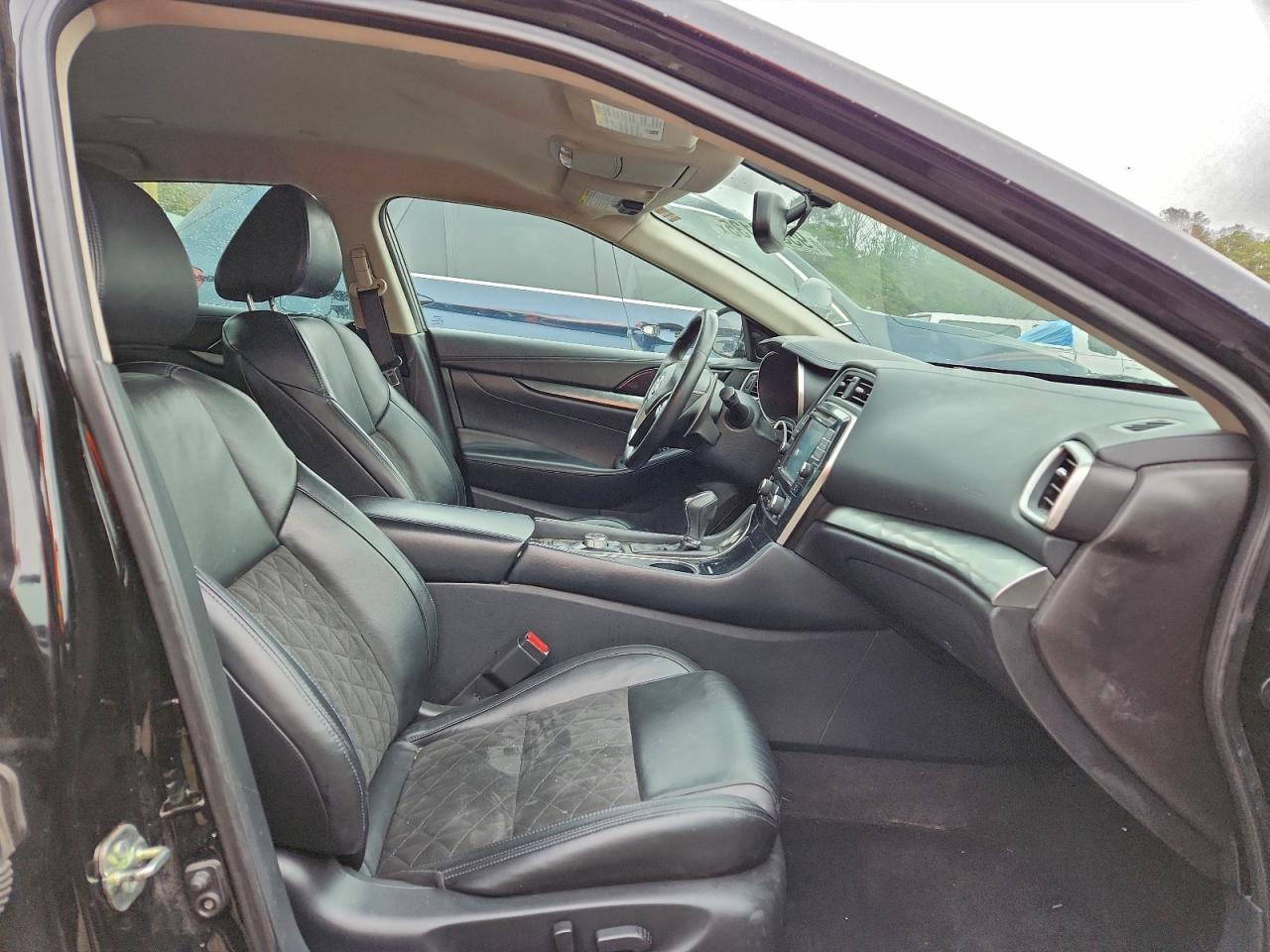 2017 NISSAN Maxima