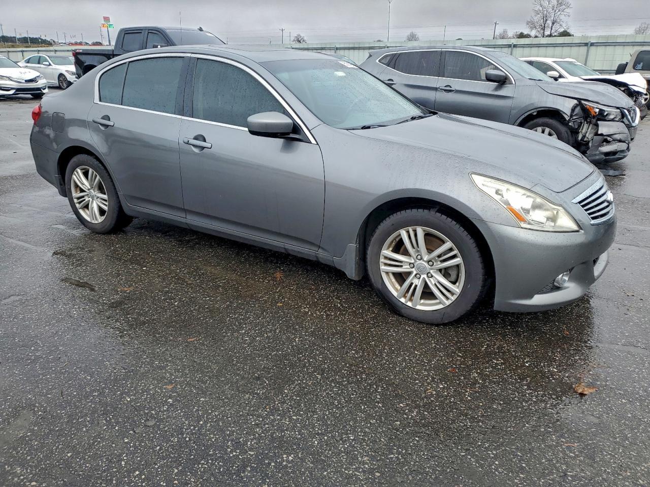 2011 INFINITI G37