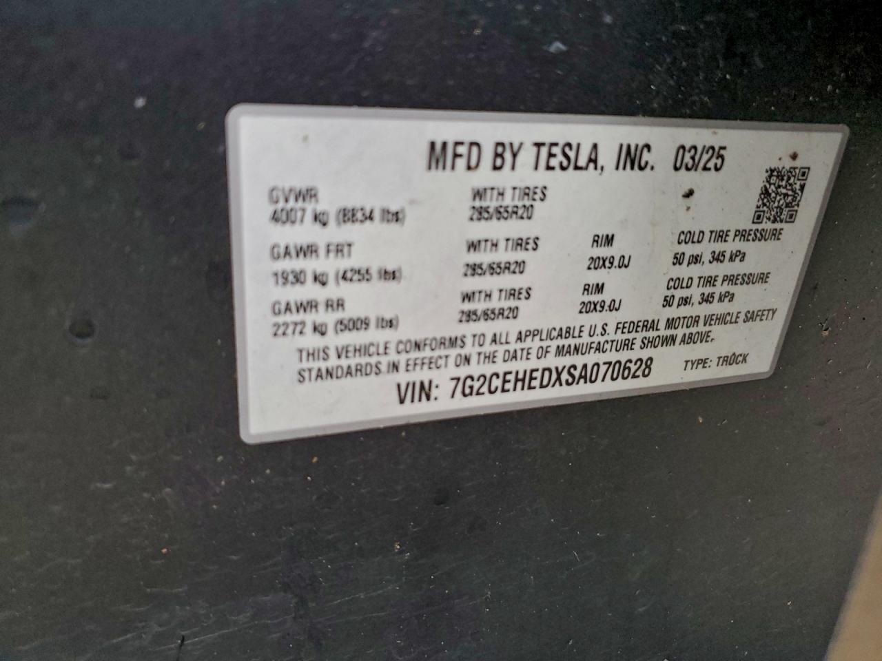 2025 TESLA Cybertruck