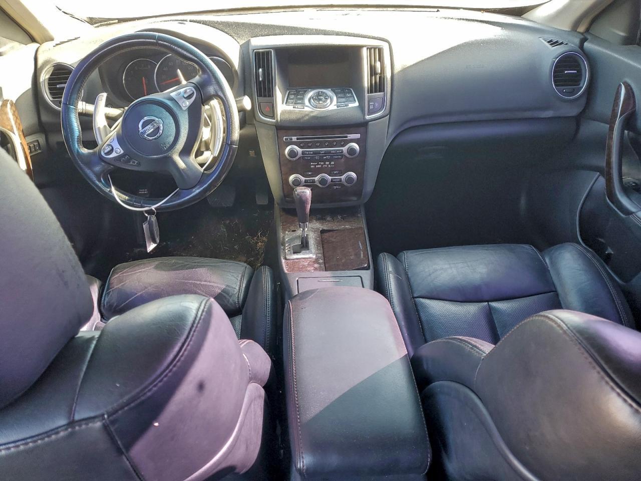 2010 NISSAN Maxima