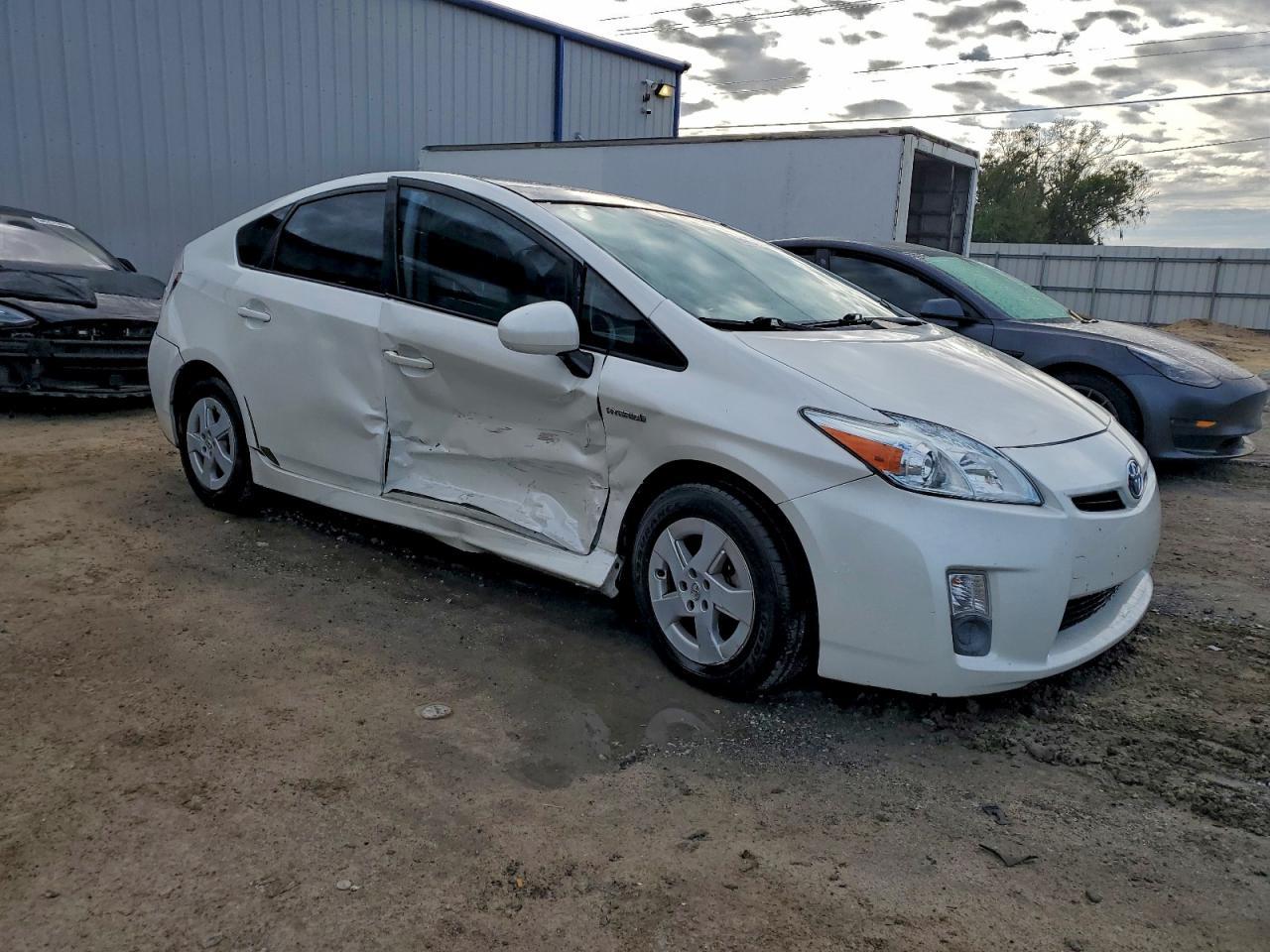 2011 TOYOTA PRIUS