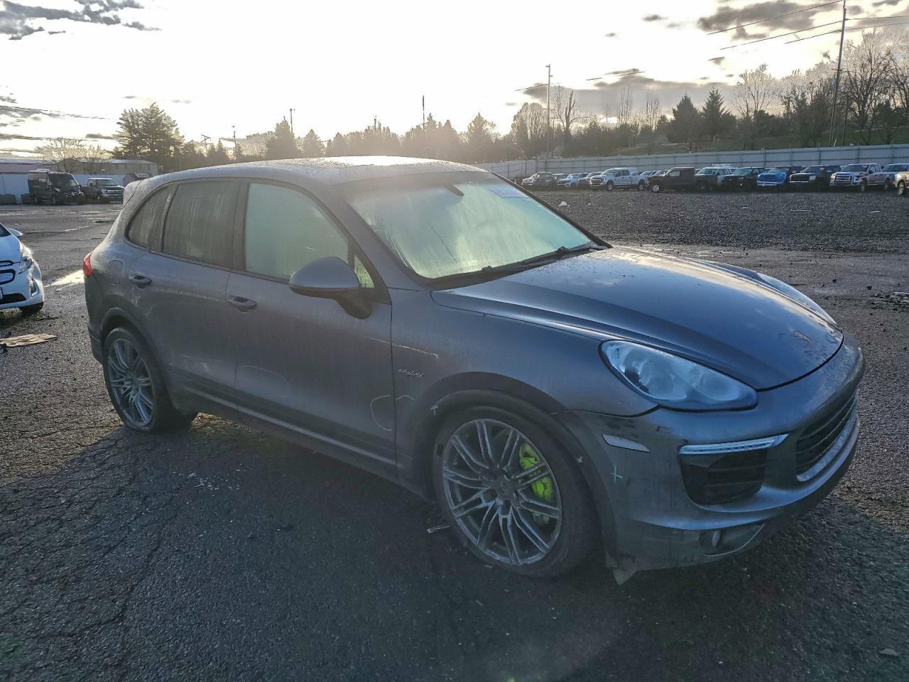 2016 PORSCHE CAYENNE