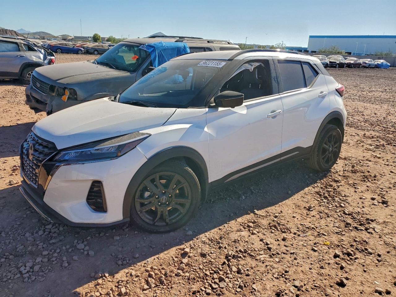 2023 NISSAN KICKS