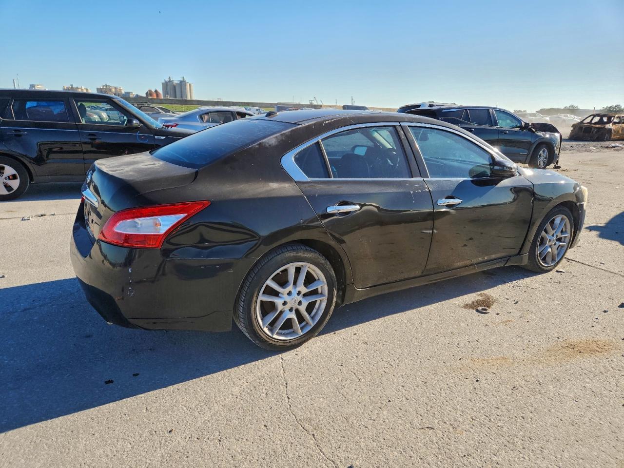 2011 NISSAN Maxima