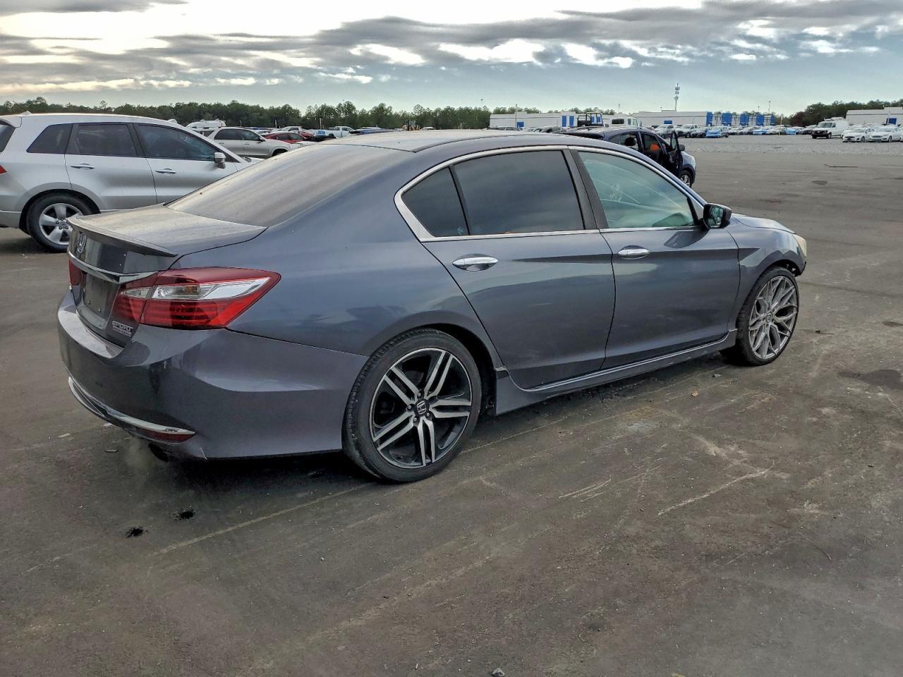2017 HONDA ACCORD