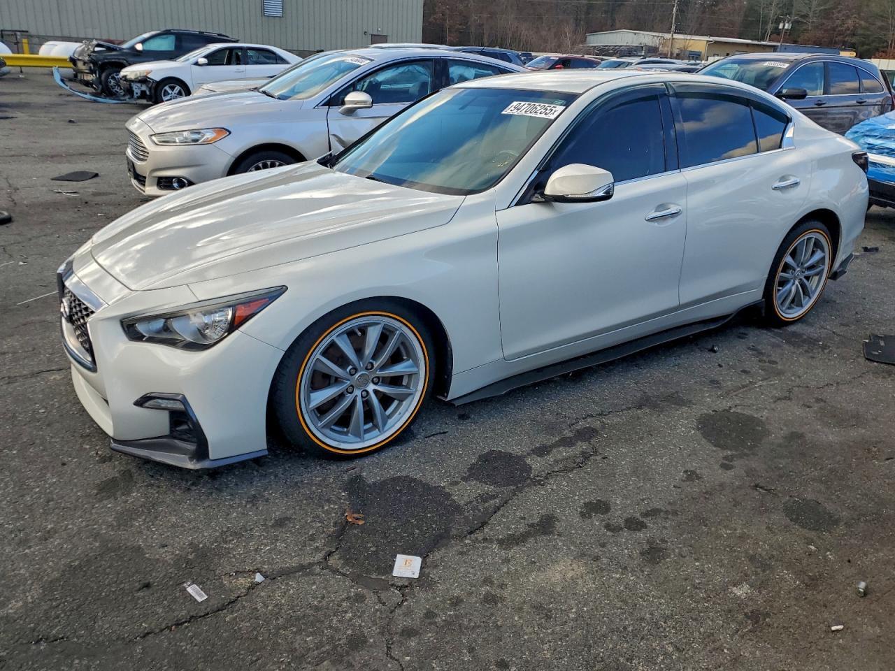 2015 INFINITI Q50