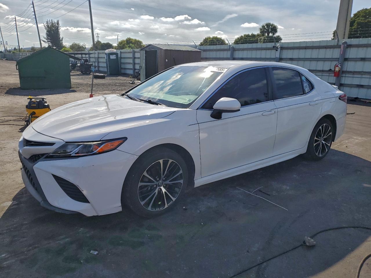 2018 TOYOTA CAMRY
