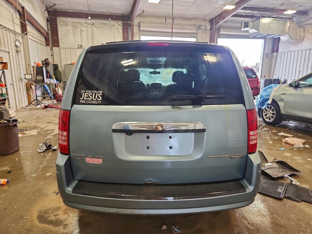 2010 CHRYSLER Town & Country