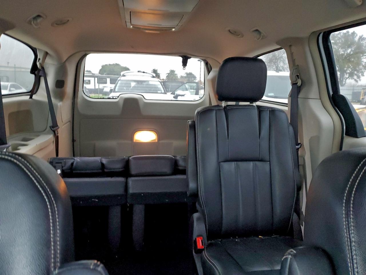 2016 CHRYSLER Town & Country
