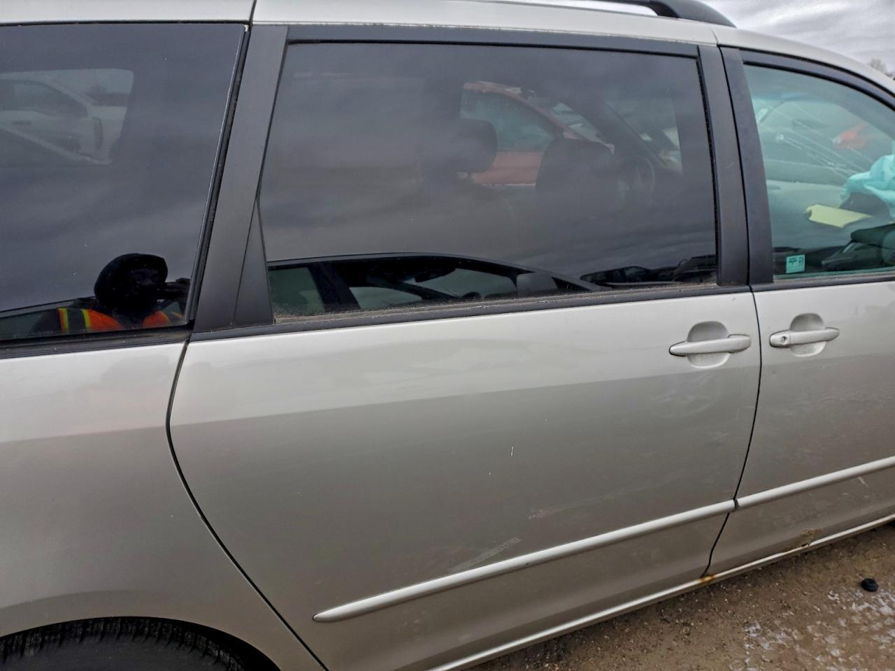2004 TOYOTA SIENNA
