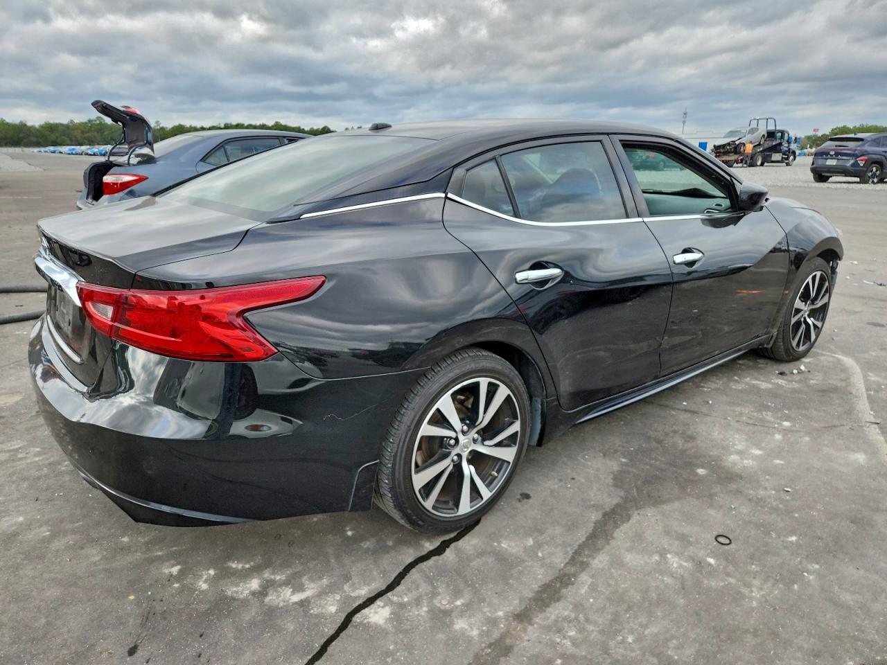 2017 NISSAN Maxima