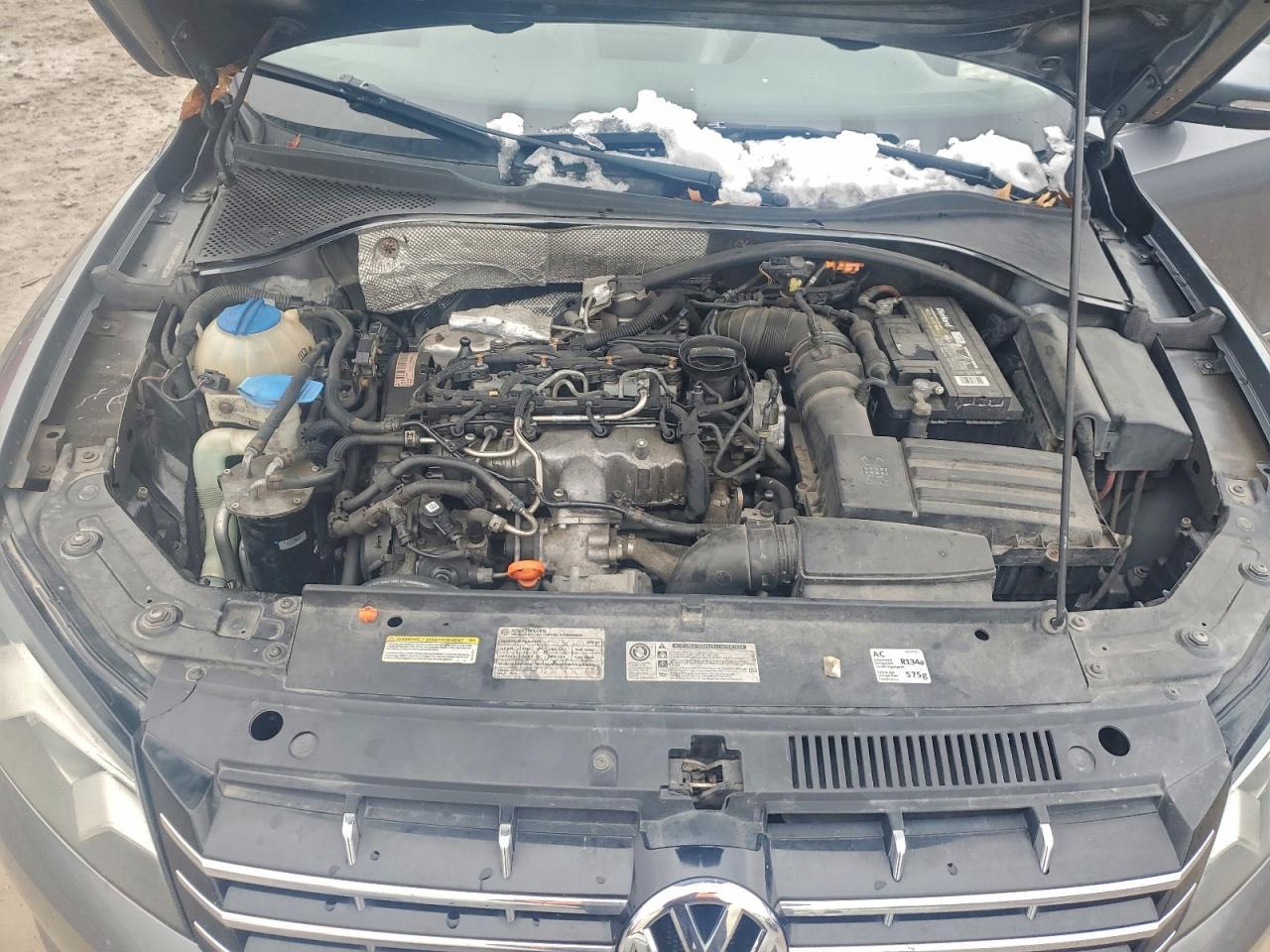 2012 VOLKSWAGEN Passat