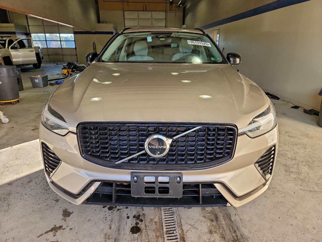 2024 VOLVO XC60