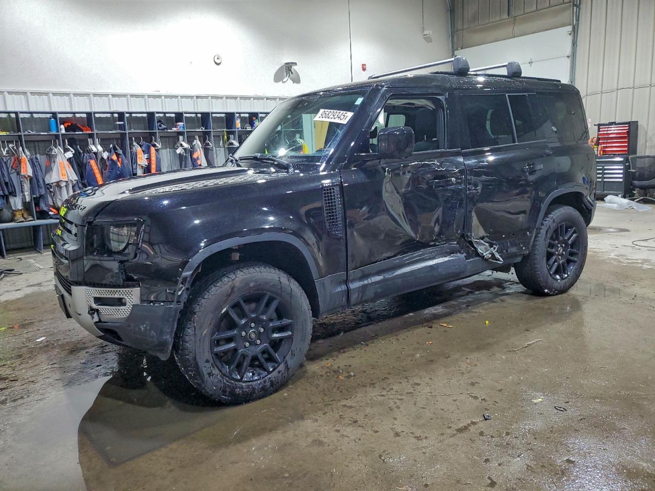 2024 LAND ROVER Defender