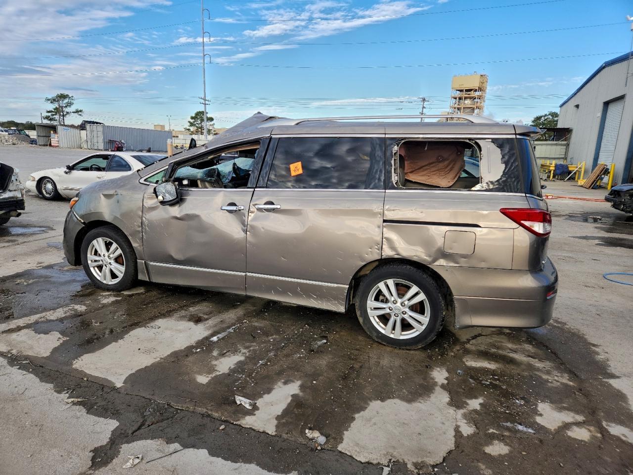 2015 NISSAN Quest