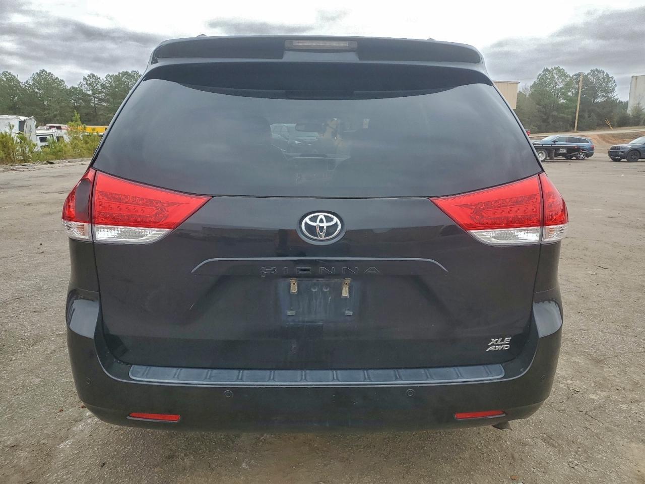 2013 TOYOTA SIENNA