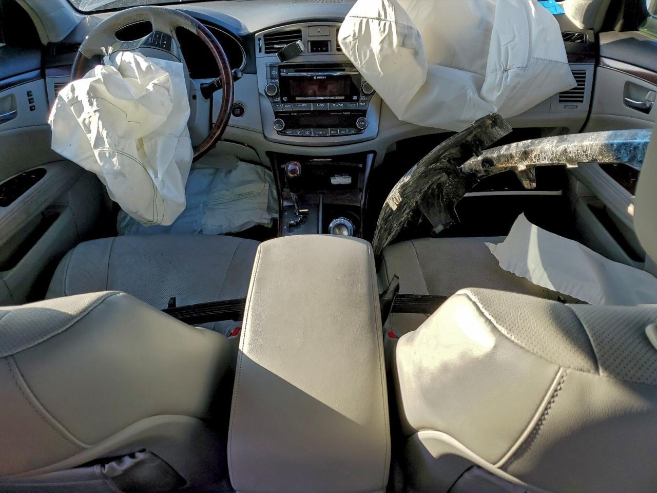 2011 TOYOTA Avalon