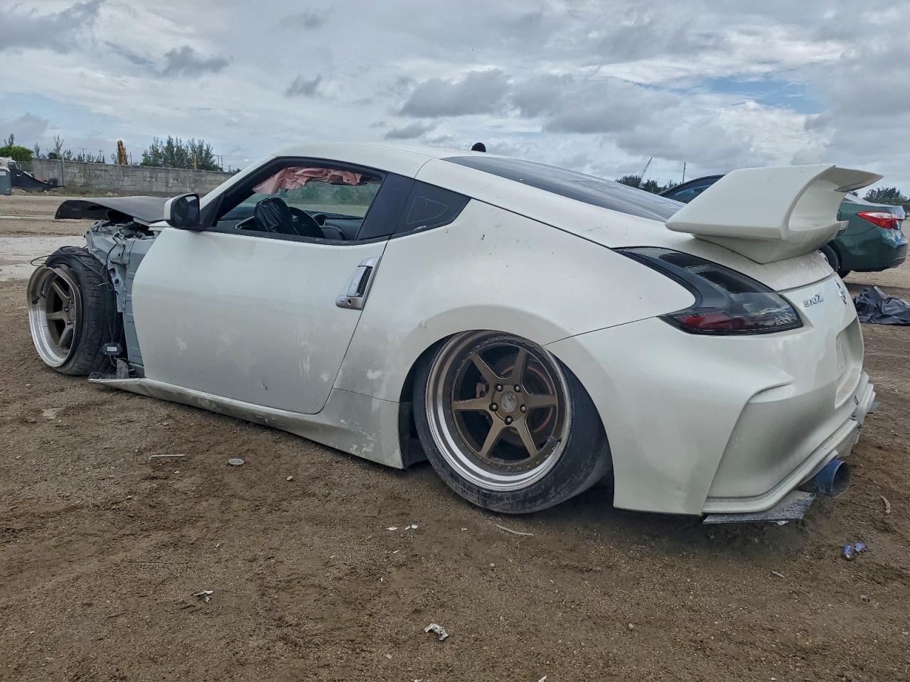 2017 NISSAN 370Z